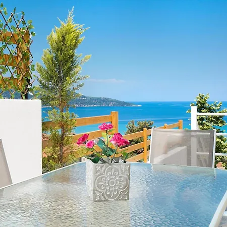 Lägenhetshotell Inroy Sea View 4*