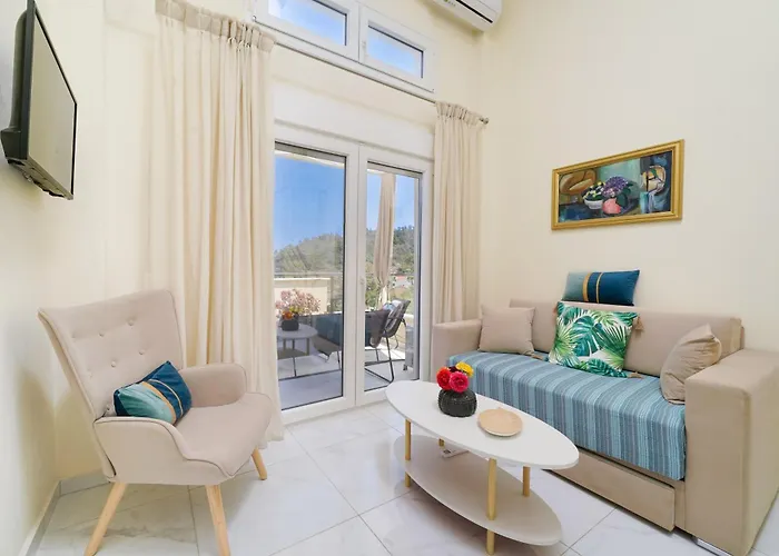 Inroy Sea View Апарт-отель 4*