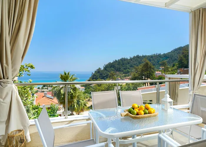 Апарт-отель Inroy Sea View 4*