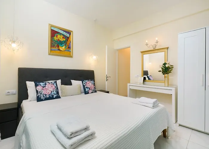 Inroy Sea View Апарт-отель