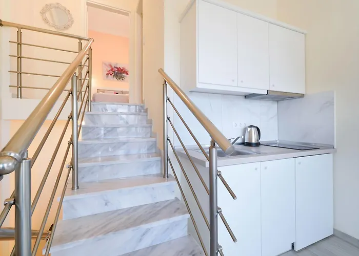 Inroy Sea View Апарт-отель