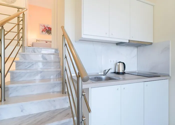 Inroy Sea View Апарт-отель 4*