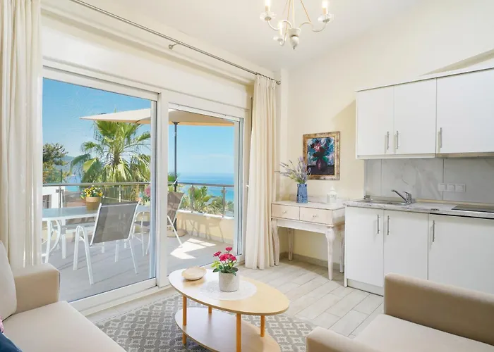 Inroy Sea View Апарт-отель