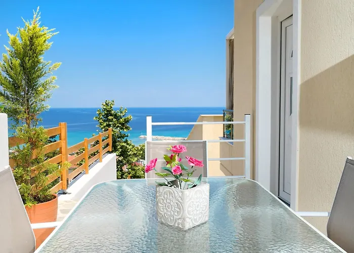 Inroy Sea View Апарт-отель