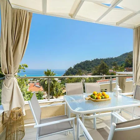 Inroy Sea View Aparthotel