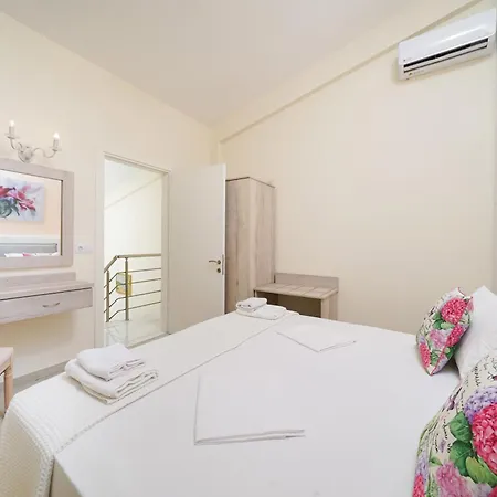 Inroy Sea View 4*