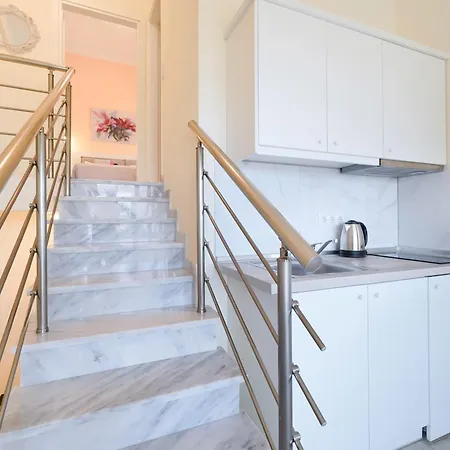 Inroy Sea View Aparthotel