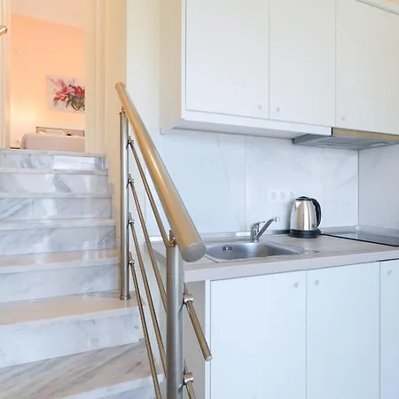 Inroy Sea View Aparthotel 4*