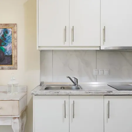 Aparthotel Inroy Sea View 4*